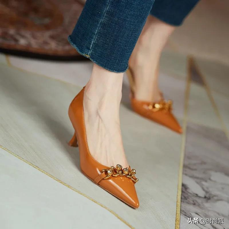 2021年流行这样的女鞋，每一双都有独特的气场，怎么搭配都好看