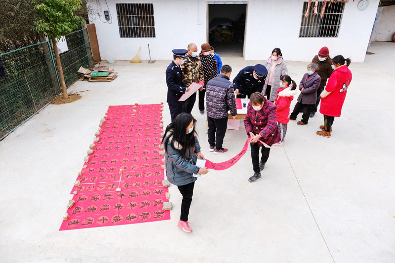 写春联 送祝福（组图）