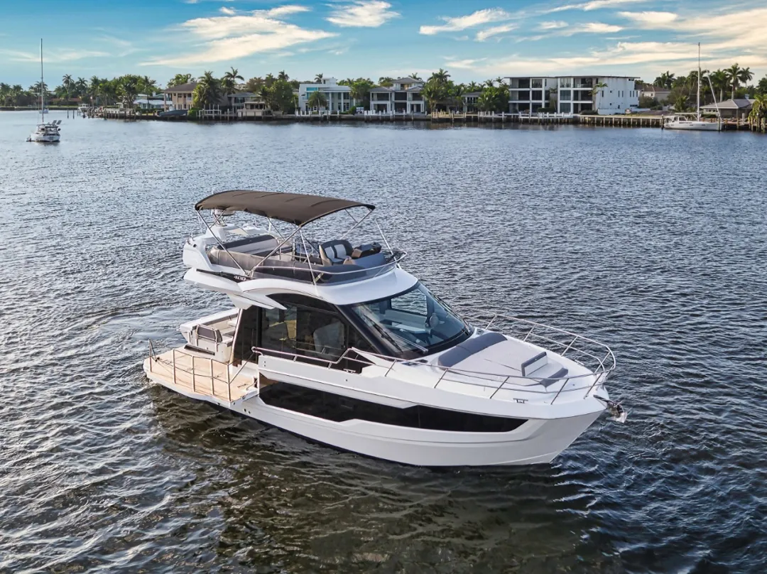 卡帝尔「Galeon 400 Fly」飞桥游艇,家庭巡航不可错过的选择