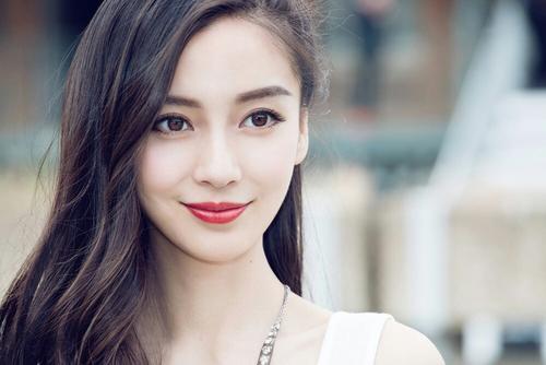 年轻人不要只想当明星，王健林坦言：女明星只是比较有钱的普通人