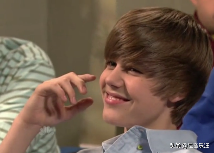 15岁火遍全世界，各种奖项拿到手软，大起大落后