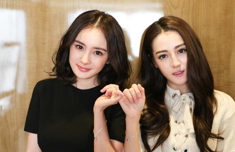 Company of dissatisfaction of Yang Mi vermicelli made from bean starch holds heat in both hands cling to, perform sodden theatrical work always still to Yang Mi, 