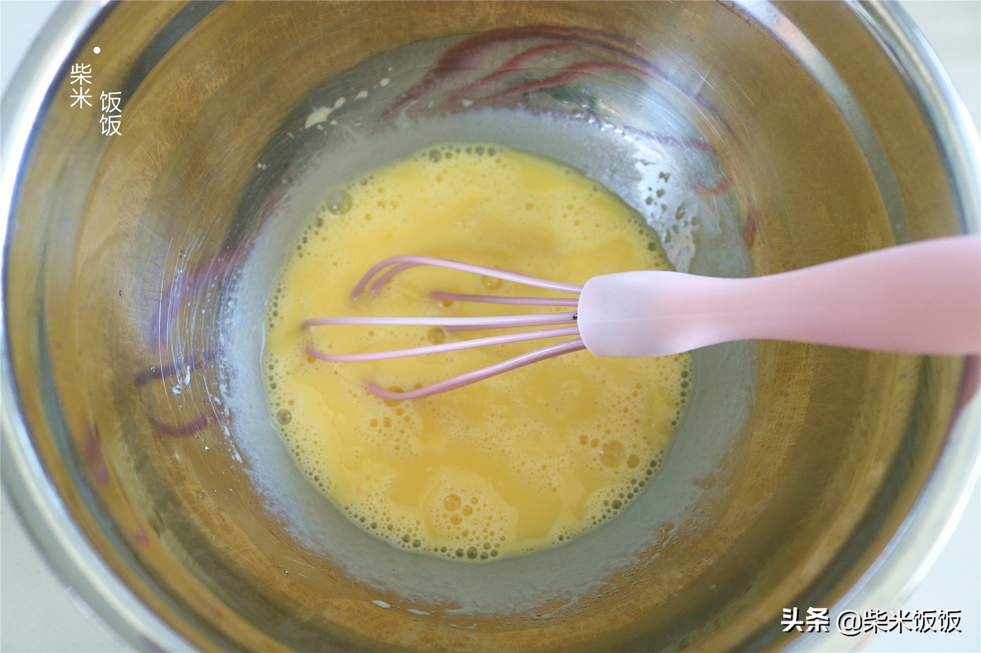 4個雞蛋，一瓶奶油，教你做孩子喜歡的盒子蛋糕，好看又好吃