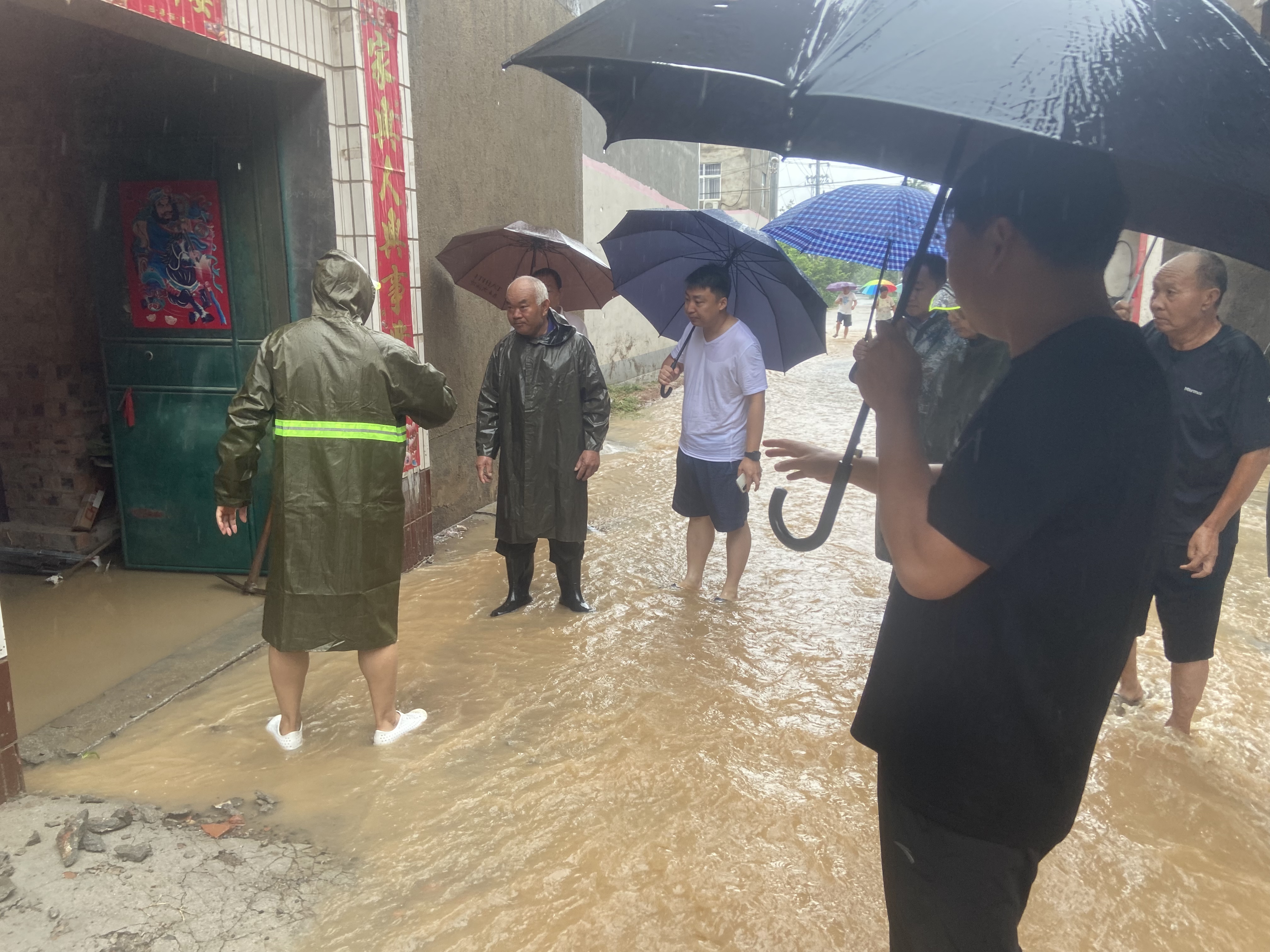 荥阳市乔楼镇：不惧风雨，“汛”速出击