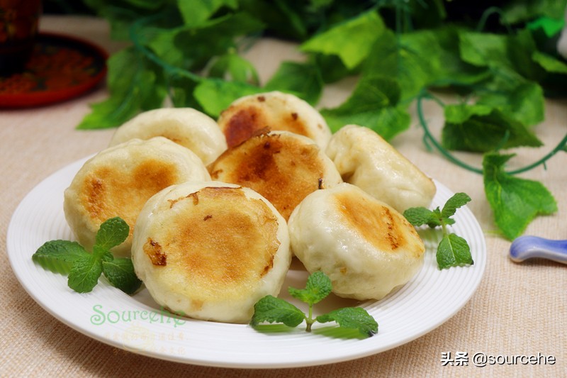 教你做生煎包，皮薄不破也不焦，包底金黃酥脆，肉嫩鮮香多汁