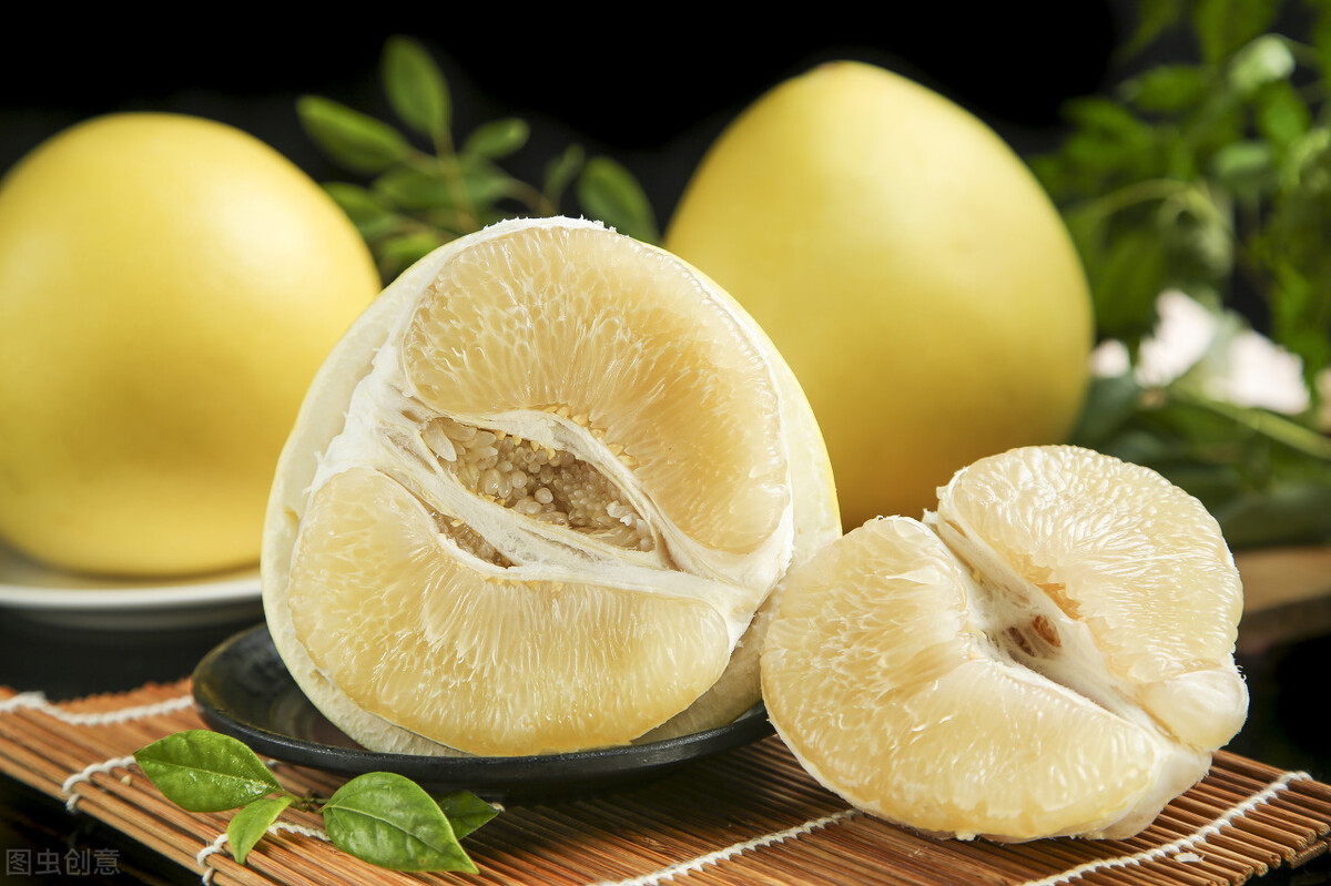 How many days do you keep pomelo cut open in the refrigerator at most