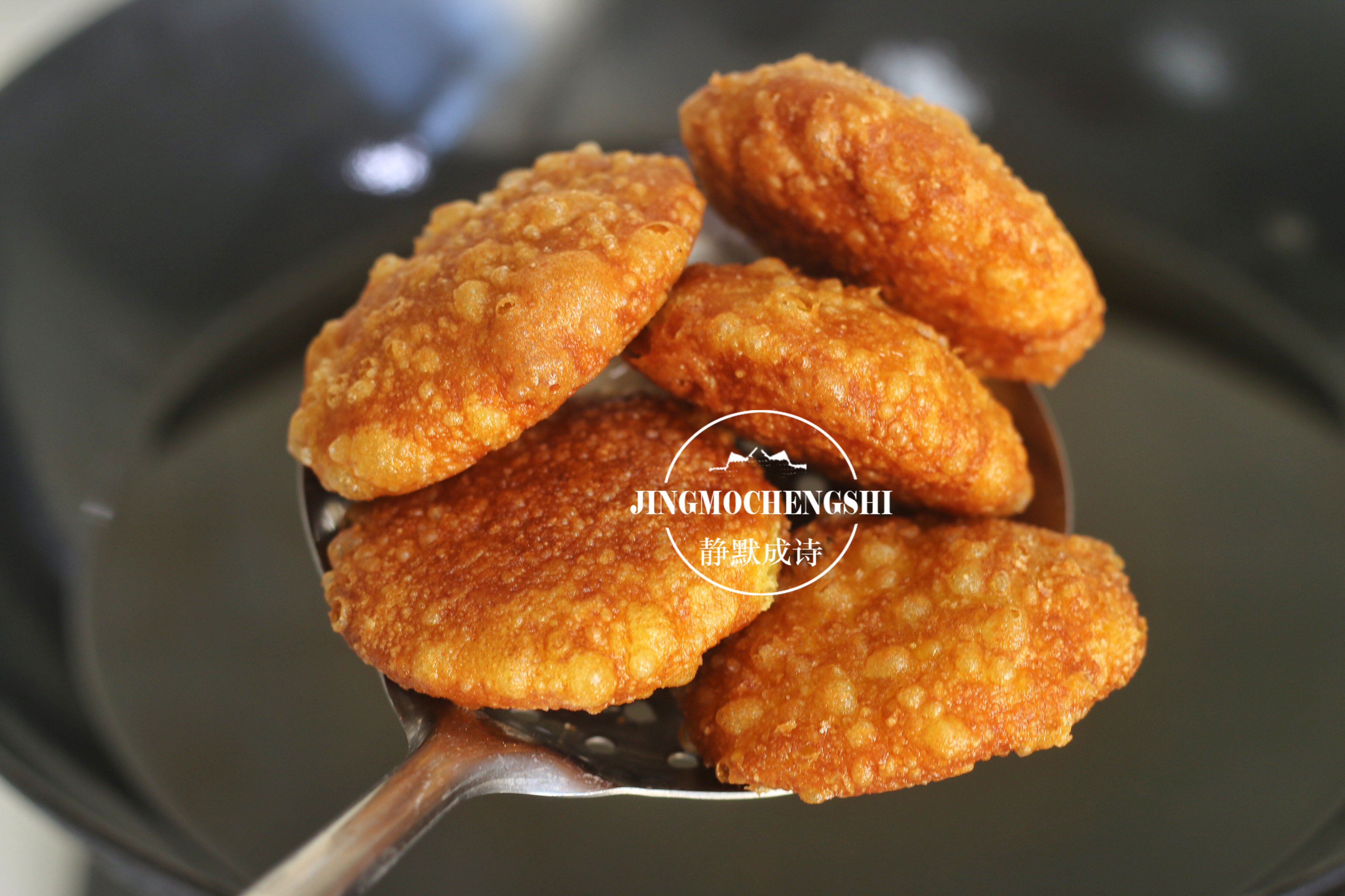 油炸糕的正確做法，不用酵母，不開裂不露餡兒，外酥裡糯吃不夠