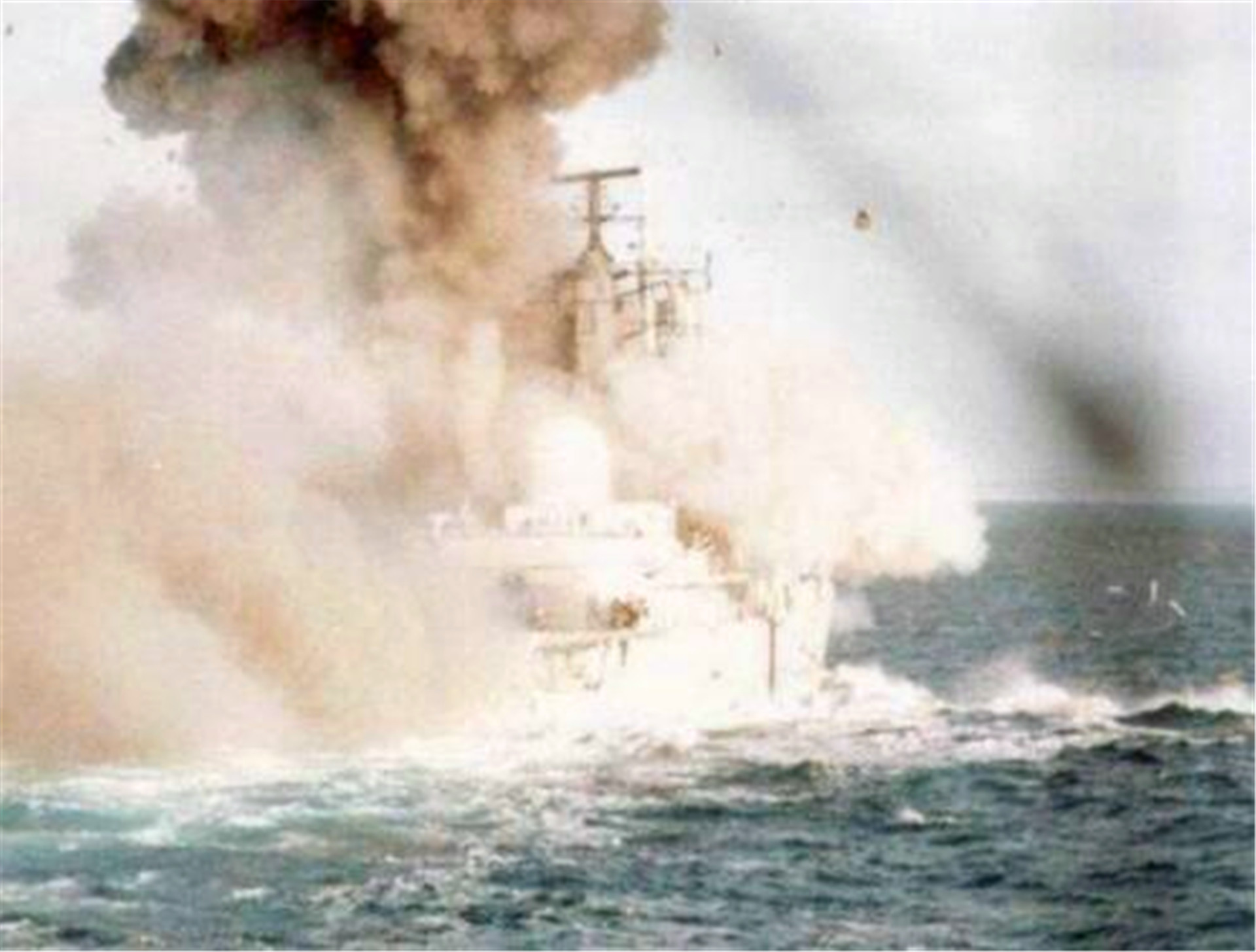 英国能够归还香港，为何不肯放弃马岛，马岛有