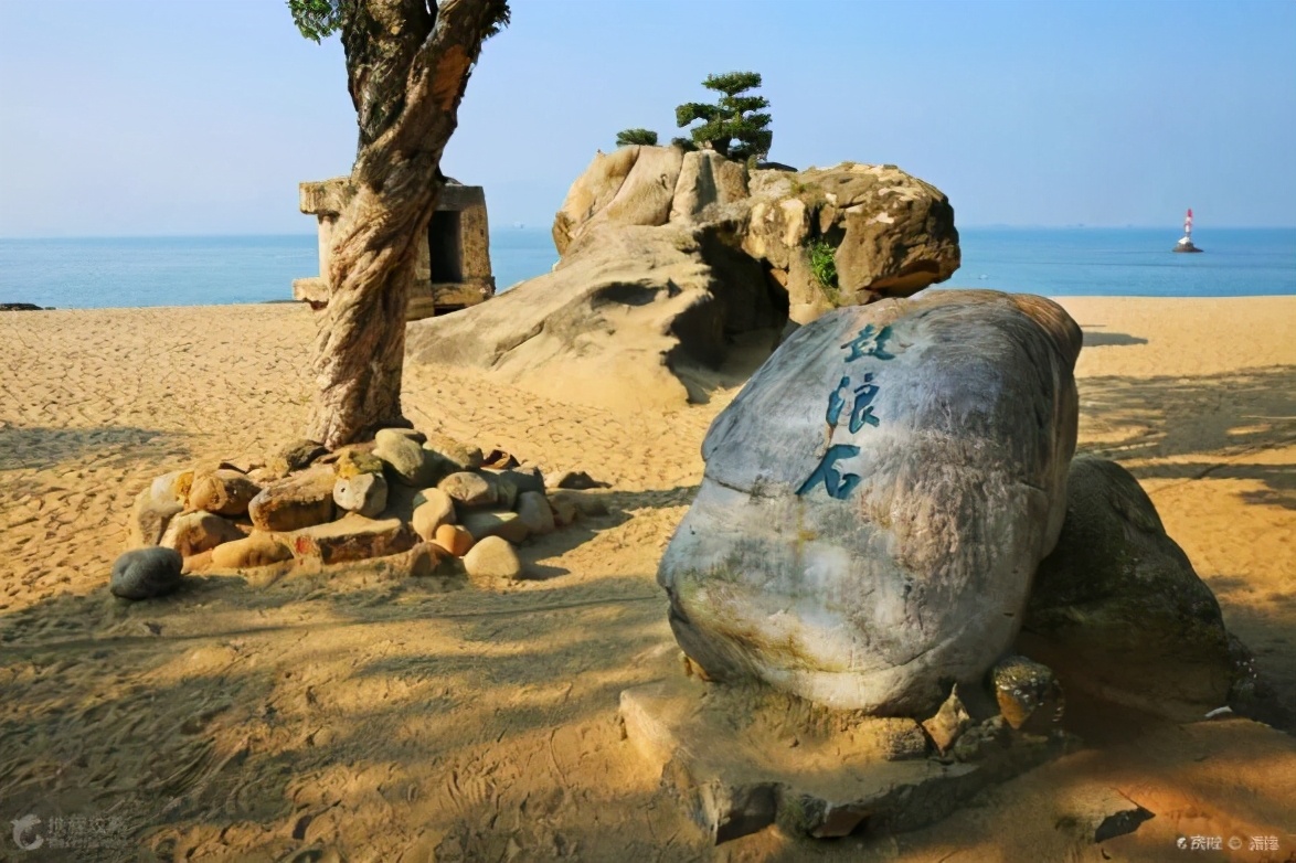 沿著海邊直走就能看到鼓浪嶼的美華沙灘啦,來到鼓浪嶼必定拍的鼓浪石