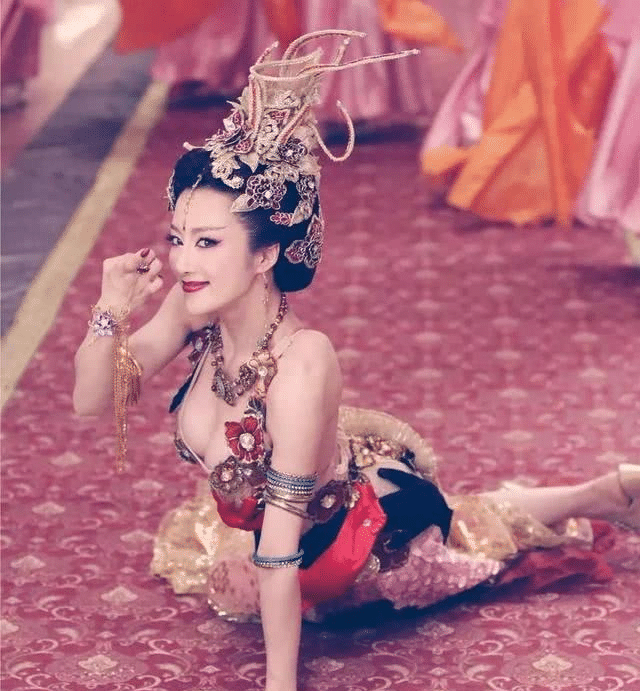 她曾是“古装第一美女”, 因被狗咬伤导致毁容, 现成反派专业户