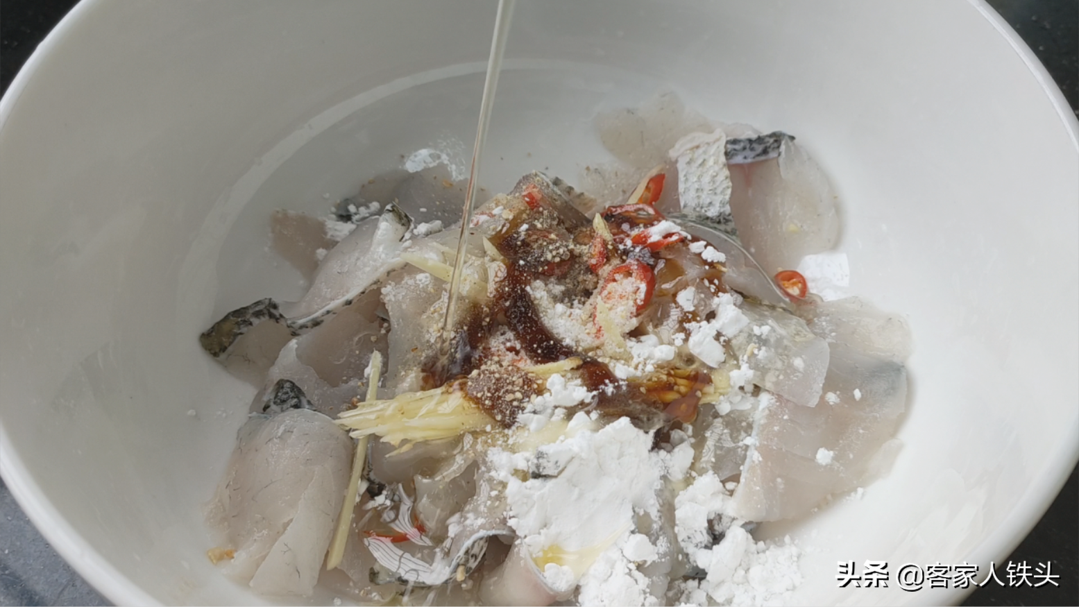 一條鱸魚3個蛋，不蒸不煮教你新吃法，香嫩好吃，孩子都主動添飯