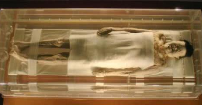 日本三个月内五次索要她的头发，从半根到一丝