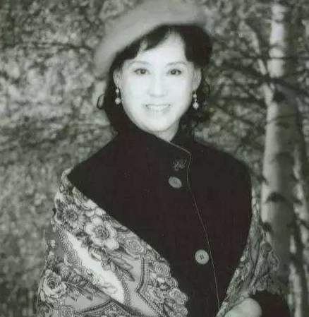 李宗仁76岁时让27岁美女做生活秘书，她是明星之