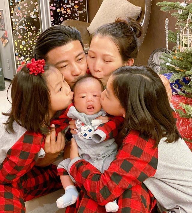 蔡少芬帶兒女做麵包個個顏值高，住宅逼仄5口人沒多少活動空間