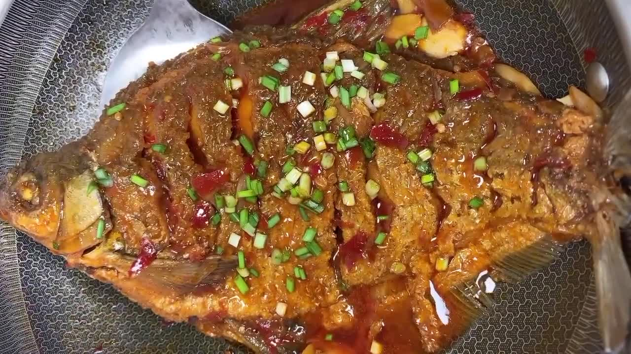 紅燒鳊魚(yú)的做法，香辣入味香味十足，怎么吃都不膩