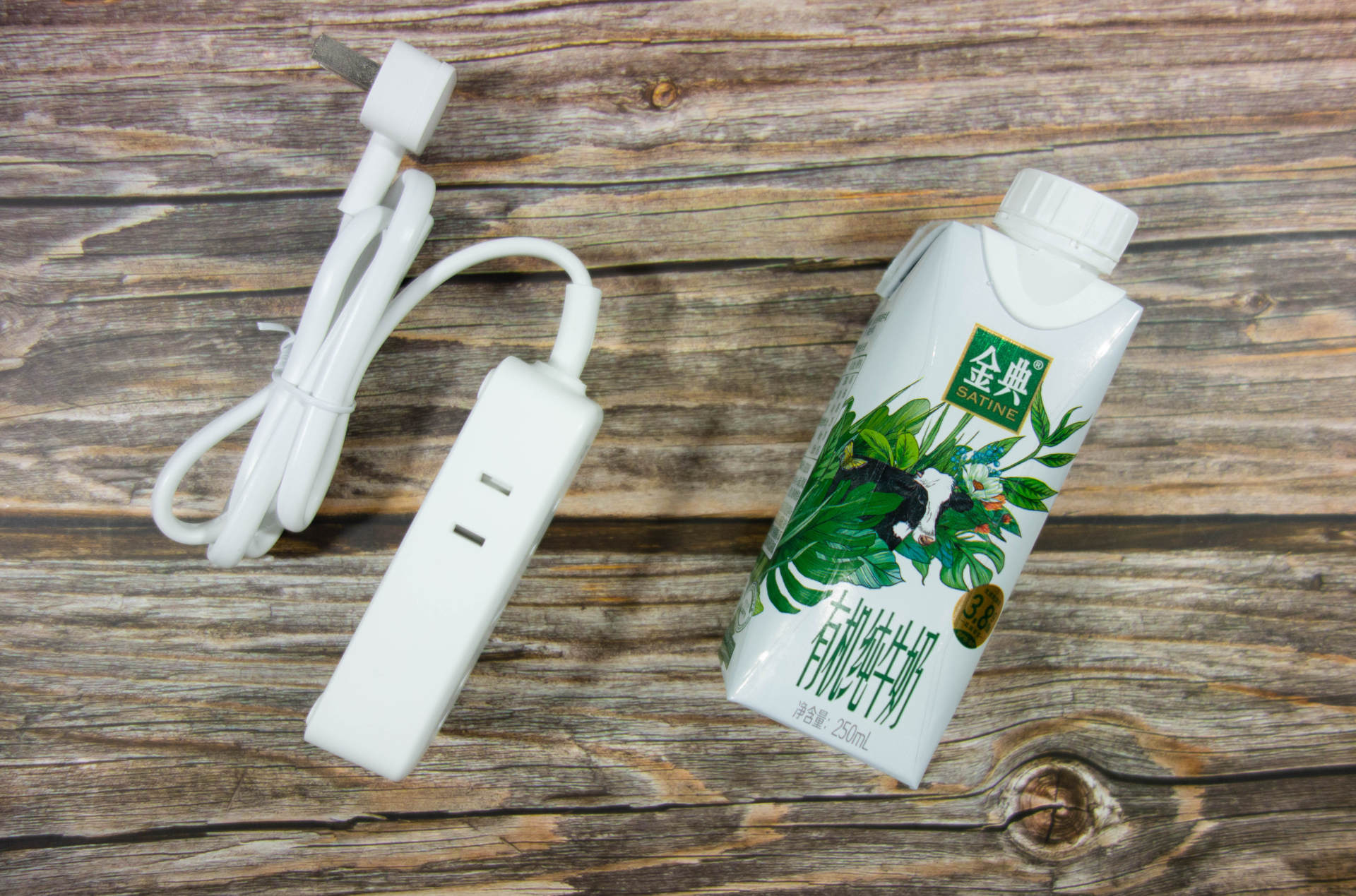 出差好帮手：aigo“旅行版”迷你延长线插座体验