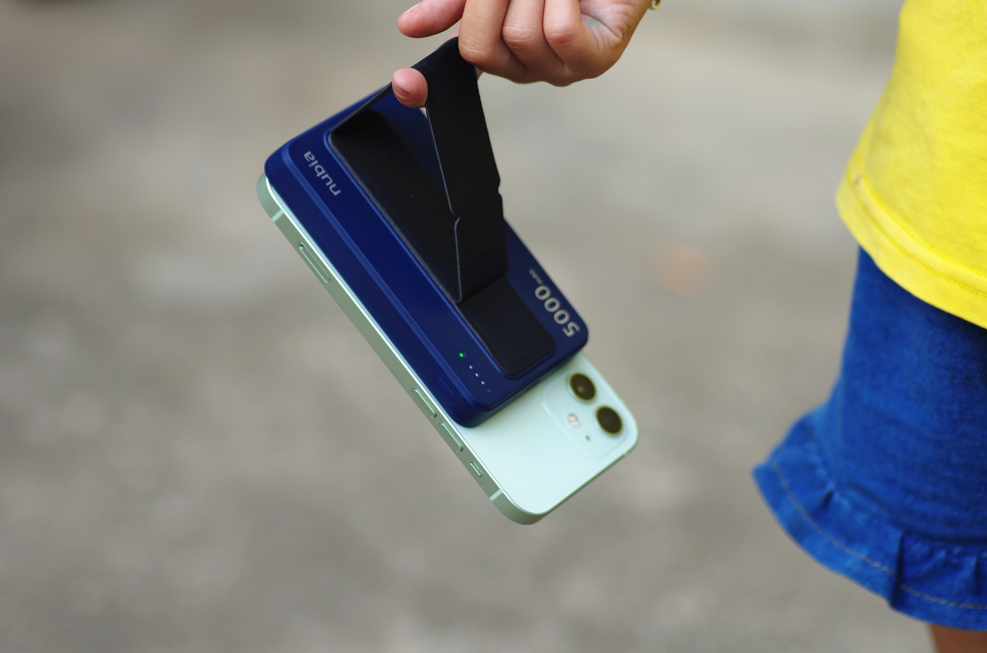 努比亚MagSafe磁吸充电宝，解决iPhone 12低电量焦虑