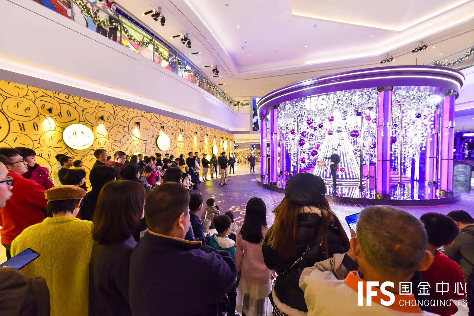 重庆IFS打造绮幻灯光艺术装置幸福光影照亮全城