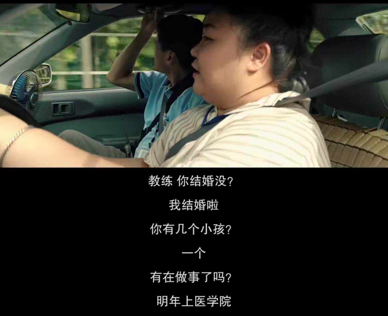 小儿子伤人入狱，大儿子跳楼自杀，这部电影里