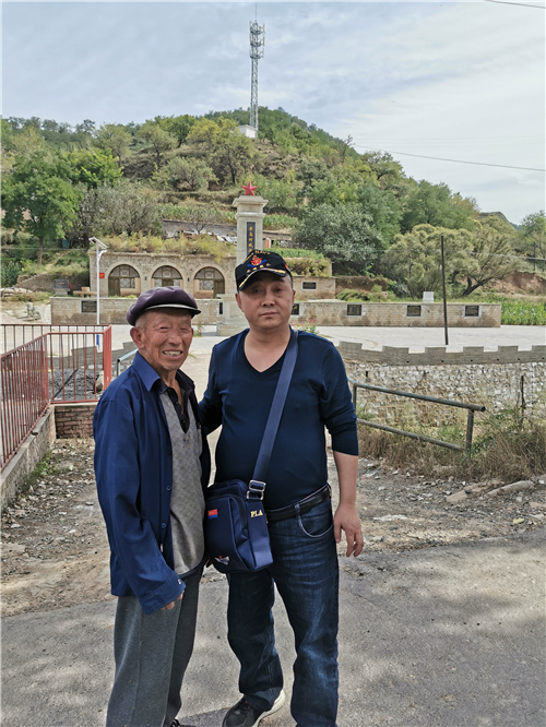 军品大王李长东参观羊马河战役遗址