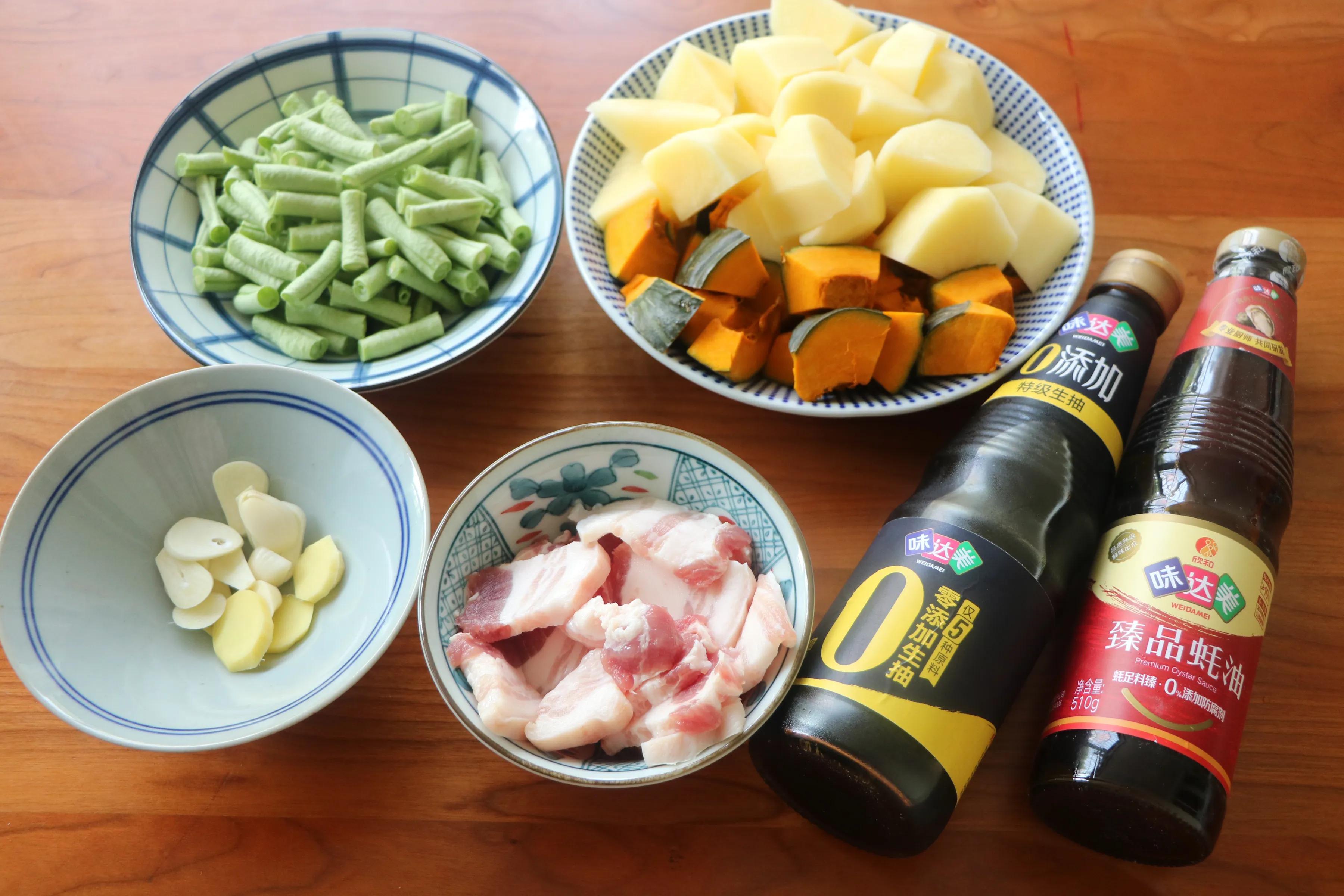 天太热不想炒菜，试试这样的一锅炖，不需要米饭，一人一碗超过瘾