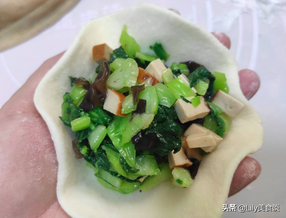These vegetables are used as fillings together, the steamed buns are very fragrant, and they are delicious without meat, simple and nutritious