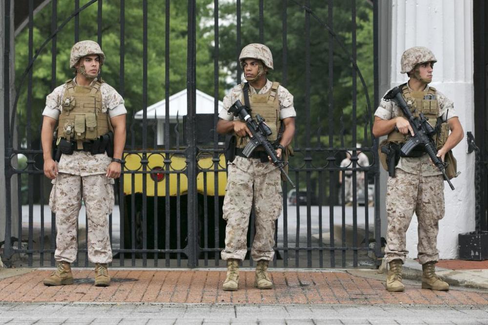 美国骚乱向军营蔓延！枪手向美军基地开火，激