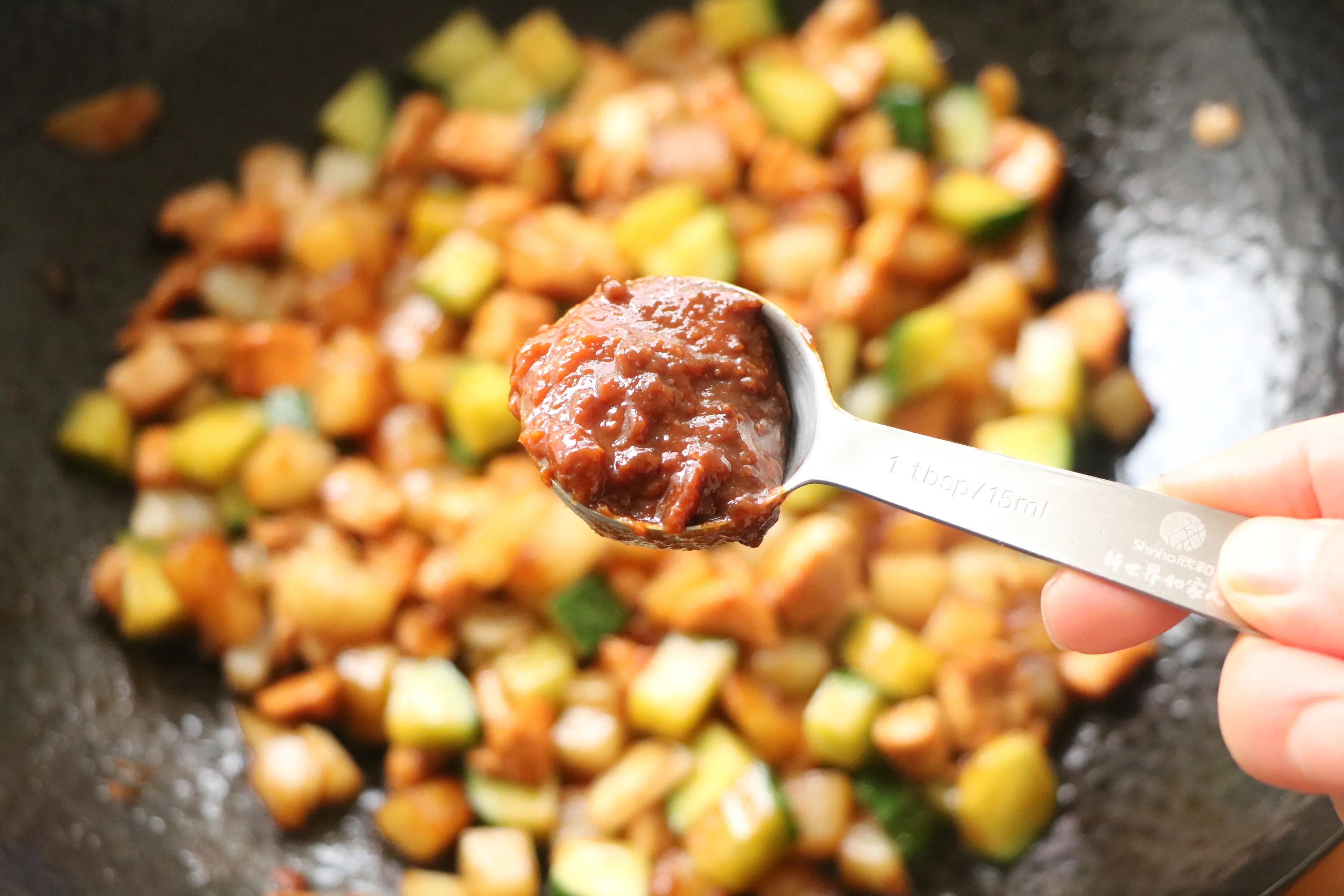 這3樣食材一起炒太下飯了，鮮香味美，低油低脂，2碗米飯不過癮