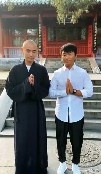 王宝强现身少林寺，又发新微博，历尽沧桑后终
