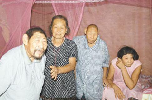 94岁老奶奶生下3个“猴娃”，省吃俭用一辈子抚