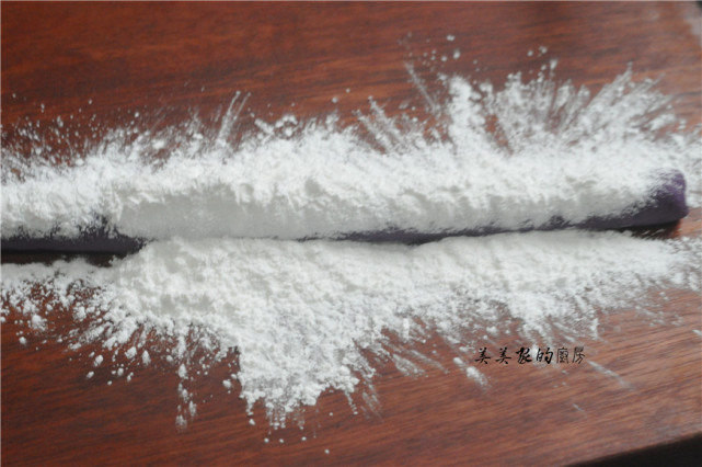 不用麵粉做早餐，比饅頭簡單多了，粉裡一滾上鍋一蒸，柔軟噴香