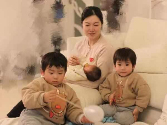 赵薇丈夫前任疑和富豪老公婚变，婚后4年生3胎，