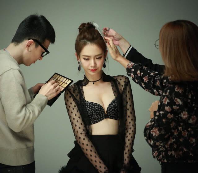 戚薇：我真不适合古装，导演说试试看，看到结