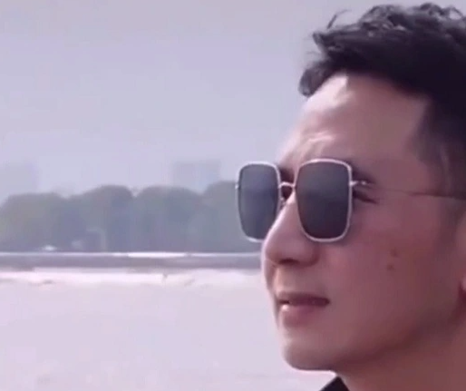 林生斌新文身有蹊跷，称赞自己是真正的勇士，朱舅舅发图回应