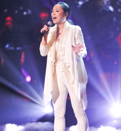 52岁黄绮珊近况曝光，被嘲像大妈，一代歌后迫于生计当服务员？