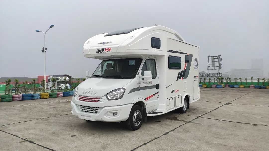 依维柯北极熊网红房车陪你周游世界