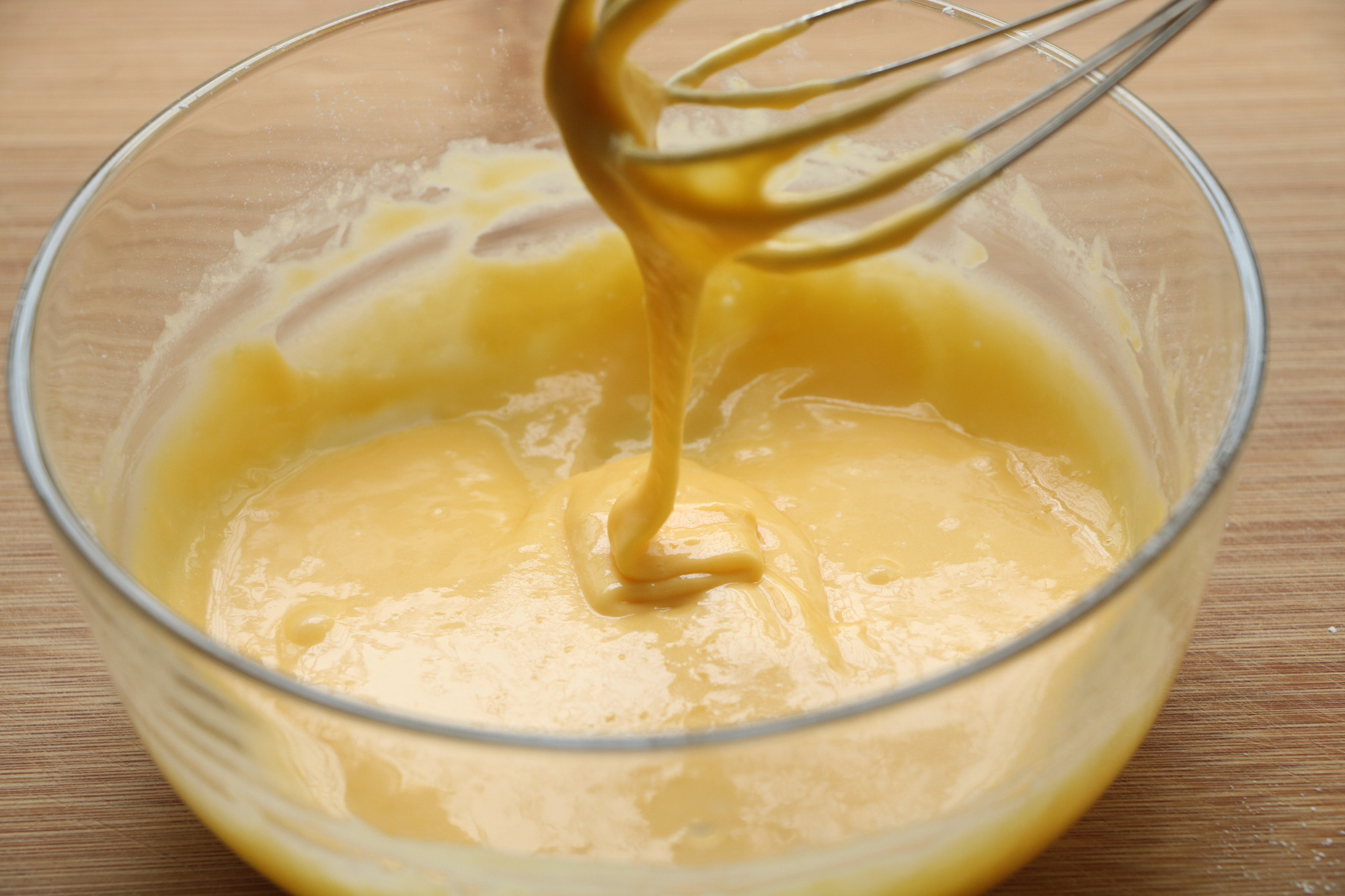 戚风纸杯蛋糕的做法，不回缩不开裂，柔软细腻，在家做轻松搞定