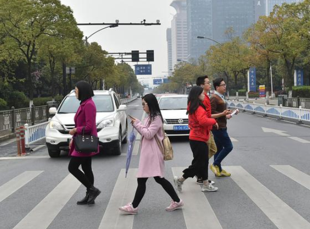 为什么有人呼吁取消"礼让行人"？司机的