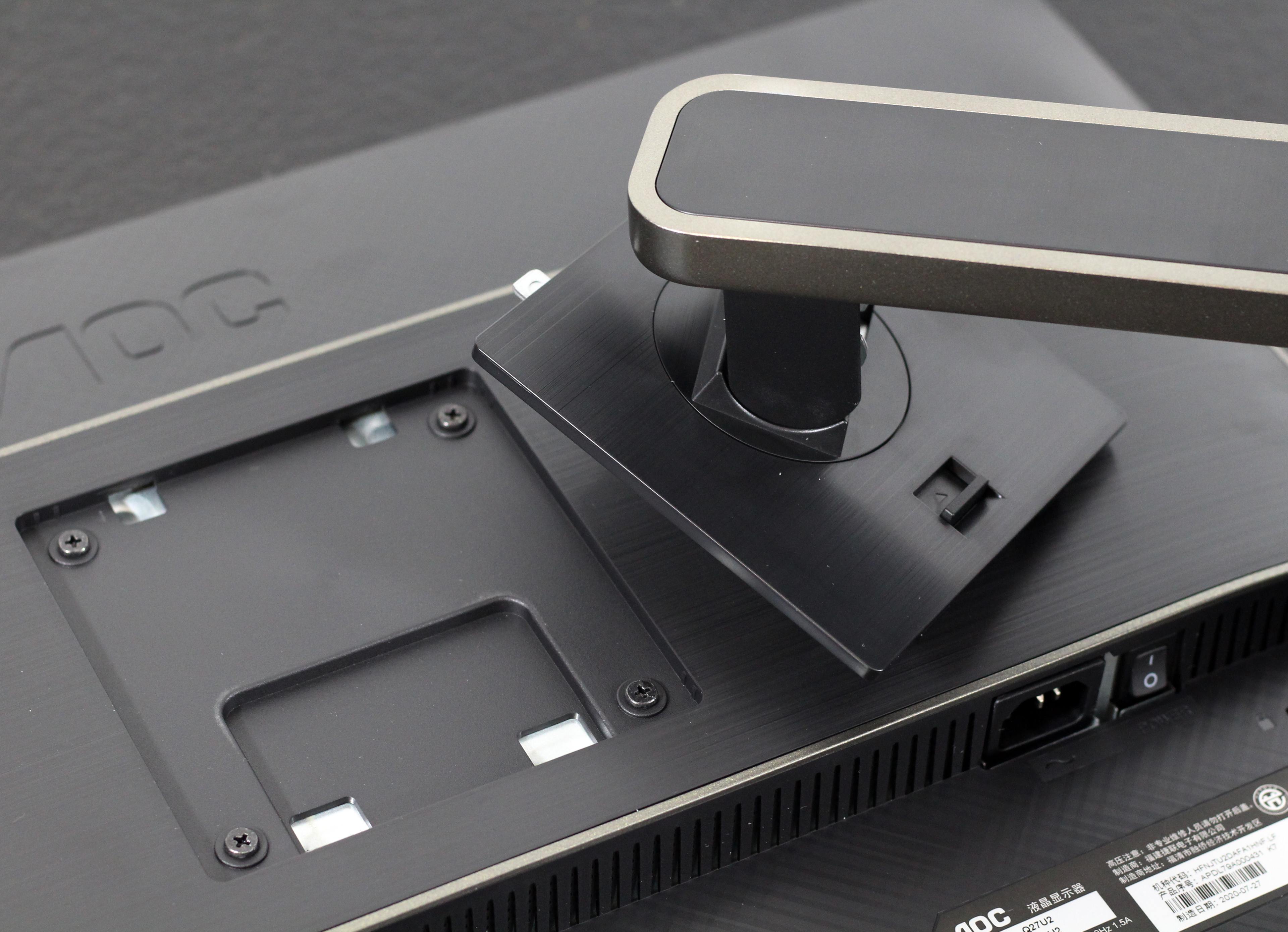 AOC Q27U2显示器评测：为创作者提供的一块好屏