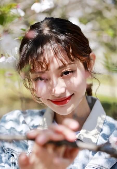 時尚女孩蓋玥希，私服穿搭“花樣百出”，但是都很少女風(fēng)啊
