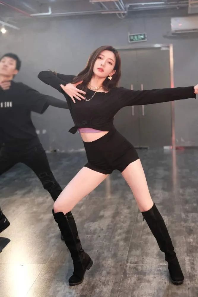 生日|江疏影生日跳7rings 这福利果然是宠粉到位简直是又A又魅