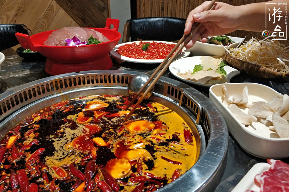 英国名刊介绍火锅文化，成都重庆互不相让，传至海外的成渝掐架