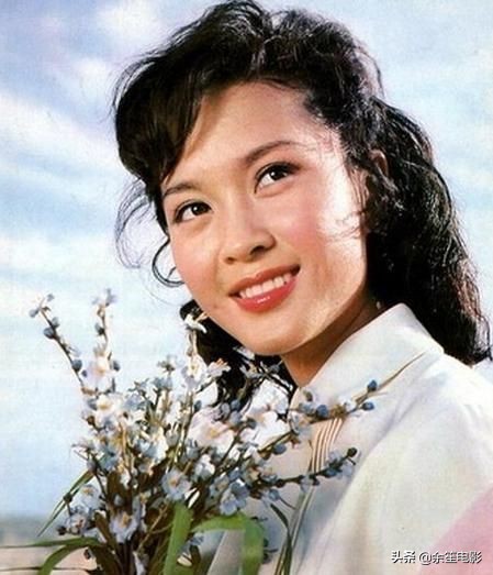 80年代当红女星方舒，二婚嫁给小十岁屠洪刚，如今过得怎么样了？