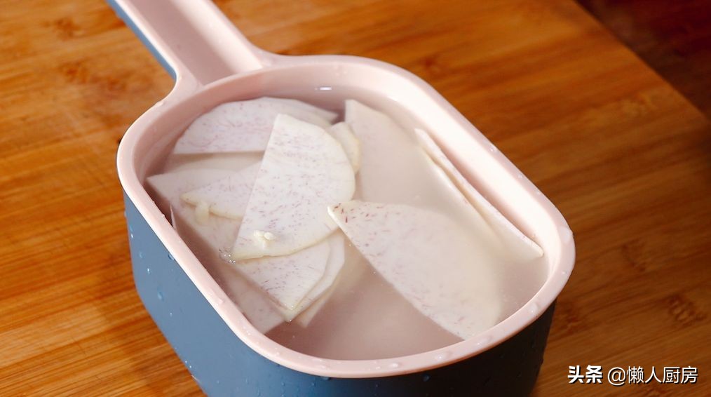 不用油炸，原來芋頭片的做法這麼簡單，一個芋頭能做好多