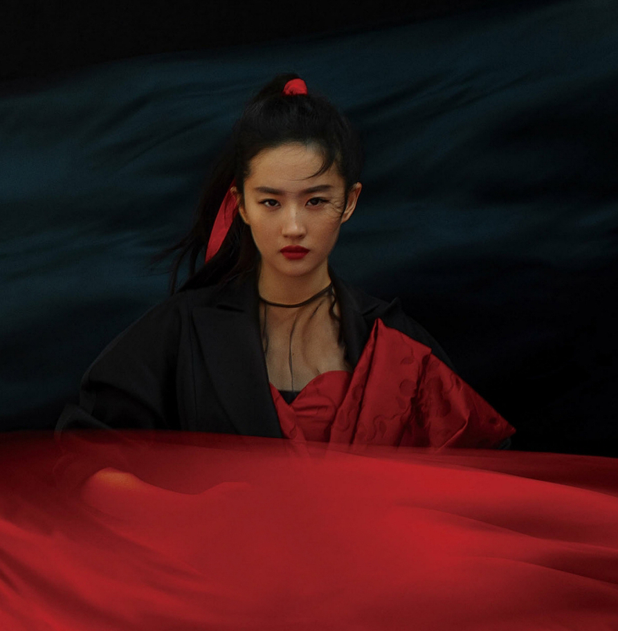 刘亦菲东方古典写真：眉目惊艳如画，一身红衣睥睨天下