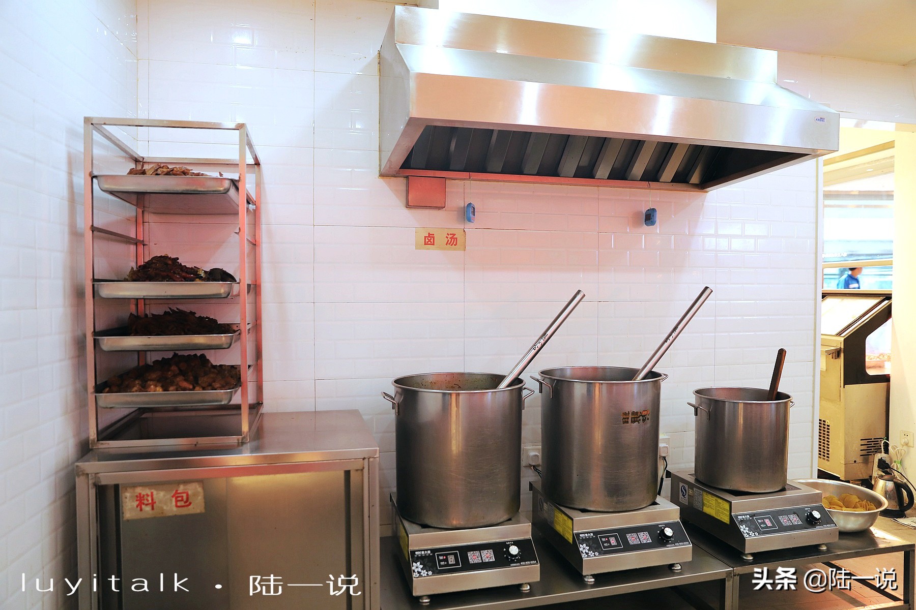 鸭舌50克近16元，我没控制住，要了3鸭头、5鸭翅、8鸭掌、16鸭舌