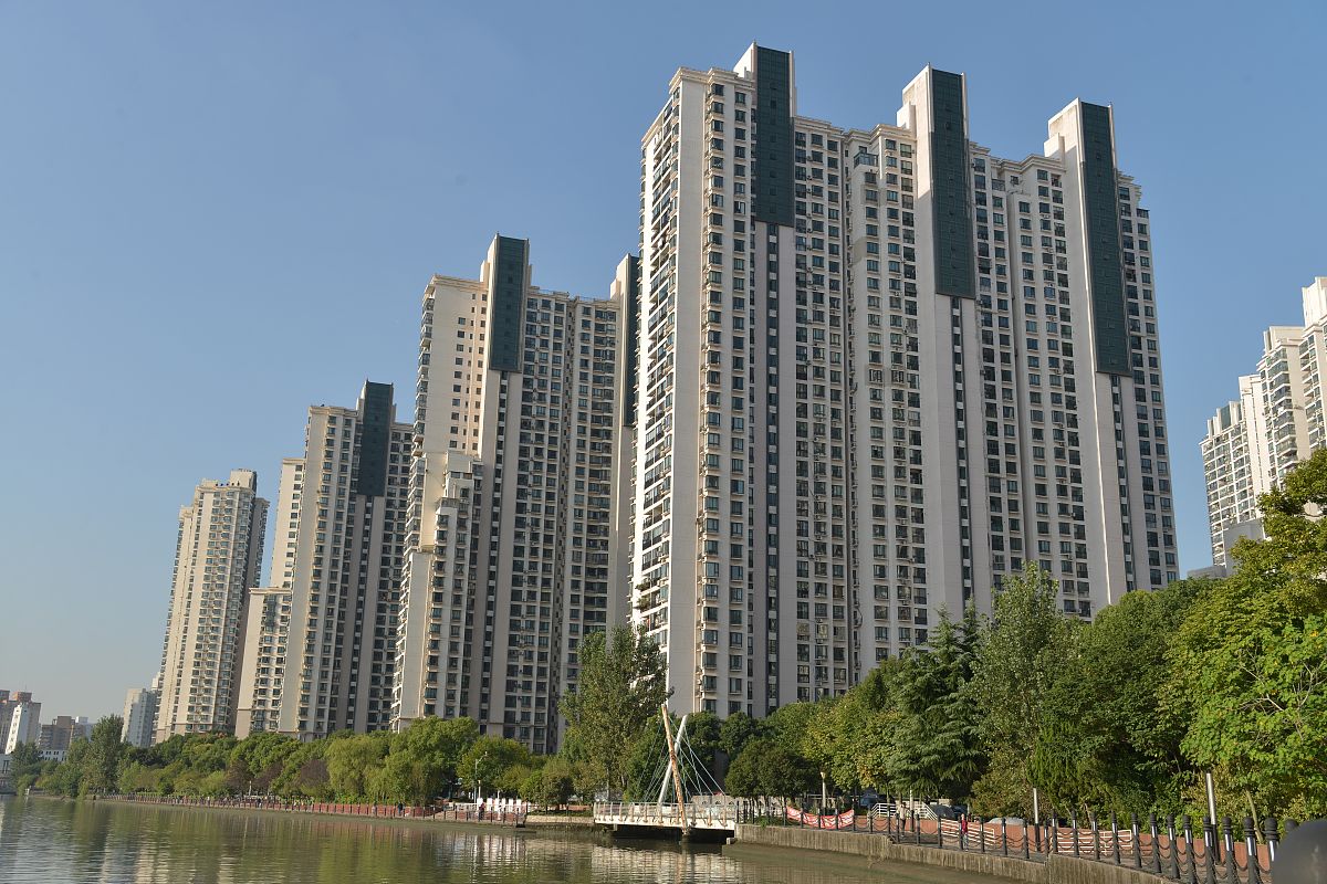2021年起，楼市进入“去泡沫”阶段？新调控下房价或超乎想象