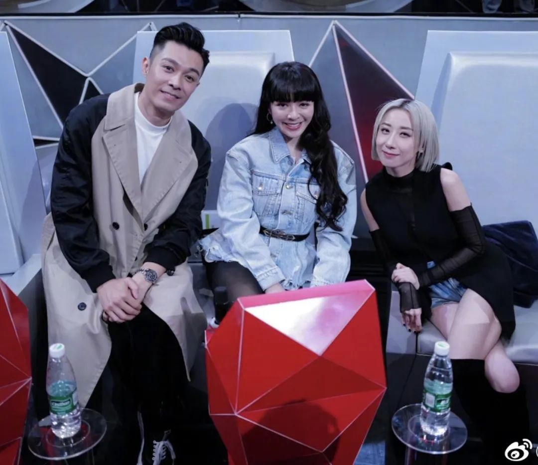 37岁周柏豪再度当爸，儿女双全凑成“好”字，发长文感谢圈外老婆