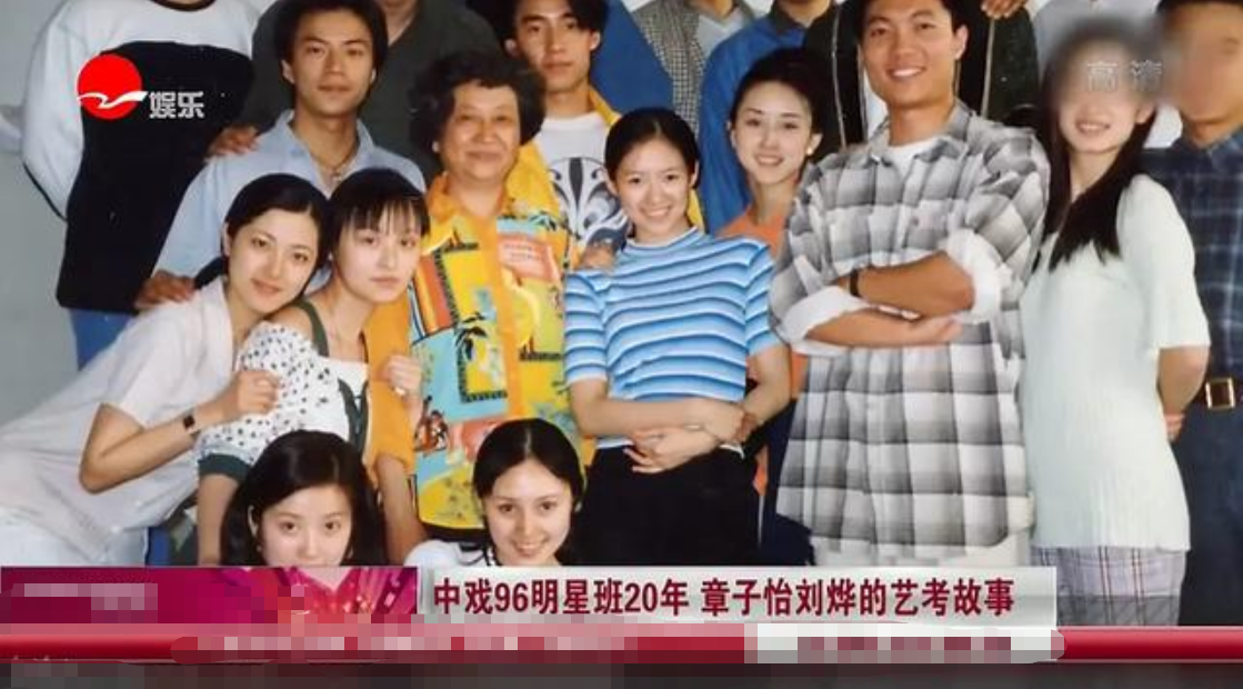43岁胡静：身材和颜值如同少女，嫁入豪门，把老公熬成“爹”