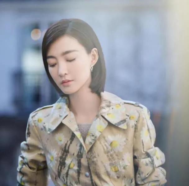 王丽坤“素颜女神”体重只有88斤，坦言：瘦身